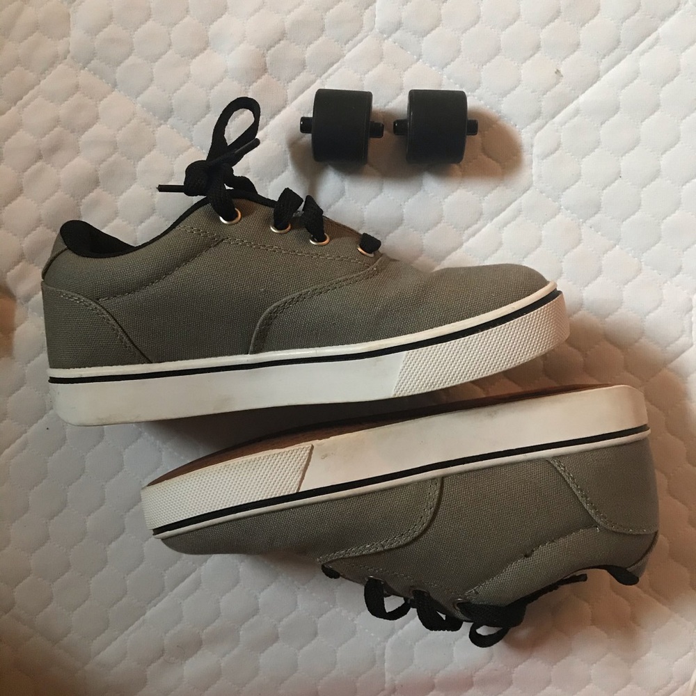 New Heelys children’s gray black size US 4